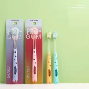 Cepillo de dientes de plástico de cerdas ultrasuaves con logotipo personalizado portátil con mango de color