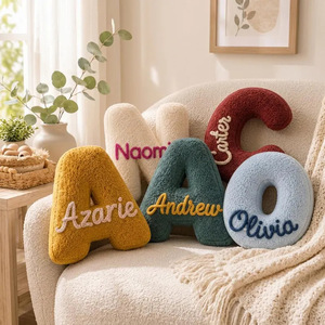 Coussin personnalisé brodé à la main avec nom et lettre Uionen, 26 lettres de l'alphabet, coussin pour enfants, coussin de dossier de canapé, coussin décoratif - Product Image 2