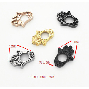yunnique - Espaciador de acero inoxidable con forma de mano de Hamsa, chapado en plata 925, para hacer pulseras, componentes de joyería DIY, forma irregular - Product Image 2