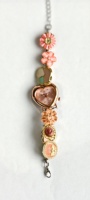Montre bracelet Zoryn, esthétique vintage, détail émail rose, strass émeraude, perles faites à la main, montre-bracelet à quartz pour femme