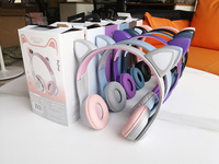 Casque sans fil P47 avec oreilles de chat mignonnes, lumière LED et fonction carte TF, casque de jeu sans fil pour enfants