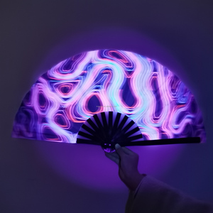 พัดไม้ไผ่ส่วนตัวขนาด 13 นิ้ว สีดำสะท้อนแสง UV แบบกำหนดเอง ลายแกะสลักดนตรี สำหรับเทศกาลต่างๆ - Product Image 6