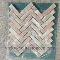 Mosaïque géométrique hexagonale en marbre avec bordure en chevron blanc mat