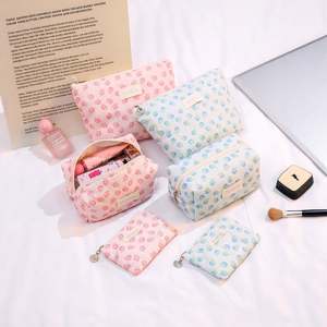 <span class=keywords><strong>Sac</strong></span> de maquillage à fleurs fraîches de style coréen Ins <span class=keywords><strong>Sac</strong></span> à <span class=keywords><strong>main</strong></span> multifonctionnel de grande capacité pour femmes étudiantes - Product Image 1