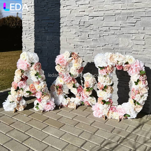 LEDA - Número Floral de Rosas Grandes para Cumpleaños, Flores Artificiales Personalizadas, Letra de Flores para Eventos de Boda - Product Image 3