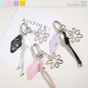 Porte-clés créatif DIY en acrylique en forme de fleur creuse, pendentif personnalisé pour sac, porte-clés tendance, cadeau pour couples et meilleurs amis - Product Image 6