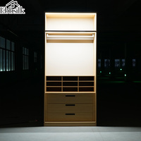 Système de dressing modulaire sur mesure en contreplaqué avec rangement combiné pour projets de meubles intégraux de chambres d'hôtel