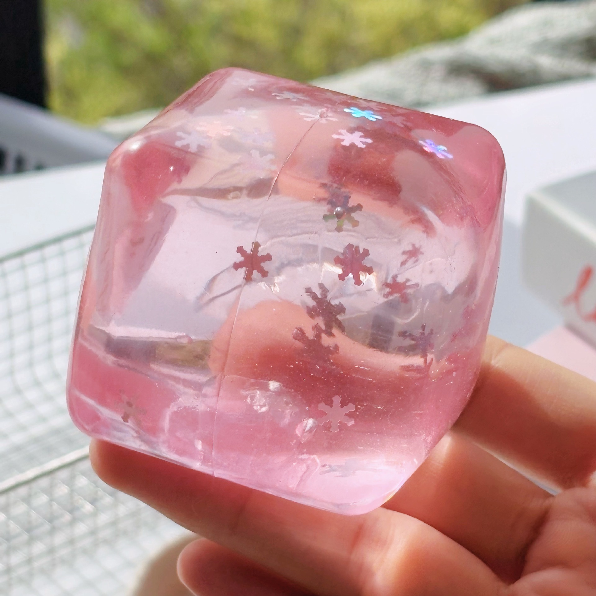 Glace en forme de flocon de neige rose de 5,5 cm de très haute qualité