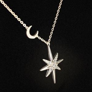 Collar de Lujo para Mujer con Colgante de Estrella del Norte y Destello de Diamante de Moissanita en Plata de Ley 925 Bañado en Rodio - Product Image 4