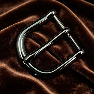 Hebilla de Cinturón Metálica Premium con Acabado en Color Gris Metálico, Estilo Simple, Logotipo Personalizado para Cinturones de PU, Venta al por Mayor y al por Menor - Product Image 5