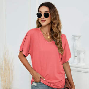 Camiseta de Moda Veraniega Vintage para Mujer Estilo Europeo Americano 2025, Nueva, con Cuello en V Fruncido Lateral, Manga Corta, Corte Regular - Product Image 1