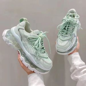 รองเท้าผู้หญิงสีขาวแฟชั่นทันสมัยแบบแบนสำหรับฤดูร้อน ฤดูใบไม้ผลิ ฤดูใบไม้ร่วง รองเท้าผ้าใบแฟชั่นผู้หญิง - Product Image 4