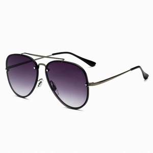 Gafas de Sol de Moda Vintage con Logotipo Personalizado, Gafas de Sol de Ojo de Gato Extra Grandes para Mujer, Gafas de Sol de Piloto de Metal con Gradiente UV400 para Hombre - Product Image 1