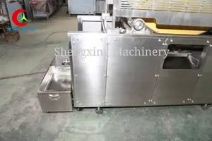 Modelli multipli che avvolgono la macchina automatica del rotolo della molla del creatore dell'uovo vietnamita dello gnocchi