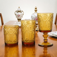 Verre à pied classique rétro en verre soufflé à la main, style européen, motif paon en relief, verrerie haut de gamme, capacité 301-400 ml