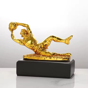 Trofeo Personalizzato in Resina con Logo, Guanti d'Oro, Trofeo per Portiere di Calcio, Personalizzazione in Resina - Product Image 2