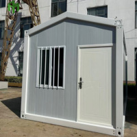 Maison préfabriquée en conteneur à toit triangulaire, structure en acier modulaire portable pour une habitation temporaire