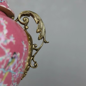 Imitation de la dynastie Qing Porcelaine rose Qianlong avec incrustation de <span class=keywords><strong>cuivre</strong></span> Vente aux enchères d'objets de collection Vases en porcelaine rose haut de gamme - Product Image 3