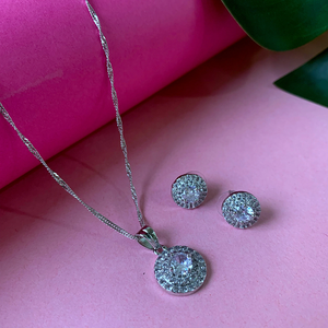 Collier pendentif élégant en chaîne de diamants américains CZ avec ensemble de boucles d'oreilles pour femmes, bijoux de couleur argent, cadeau pour les mariages et les fêtes - Product Image 4