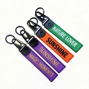Porte-clés personnalisés en tissu brodé avec étiquettes RFID pour avion et aviation - Product Image 4