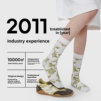 Chaussettes mi-mollet en coton gaufré à motif floral vintage, chaussettes à deux doigts pour femmes, idéales pour les tenues rétro quotidiennes et les styles de bureau