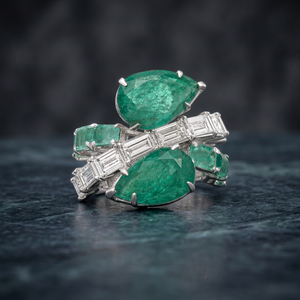 Bague de déclaration de luxe en or 10K 14K 18K avec moissanite taille poire en grappe, bijoux fins personnalisés pour femme Vaayu Jewels VJ3729 Rhodium - Product Image 1
