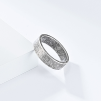 Breiter Gebürsteter 18K Vergoldeter Edelstahl-Bandring Geometrisch Minimalistisch Unisex Matt-Finish Stapelbarer Fingerring Schlicht Neutral