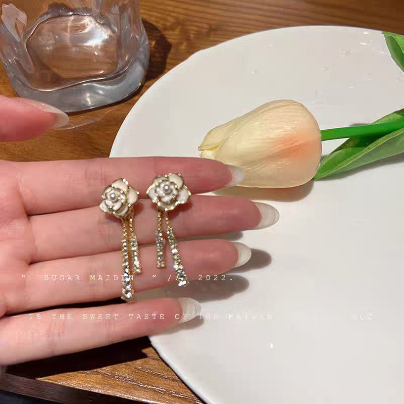61two-way camellia sparkling diamond tassel earrings
