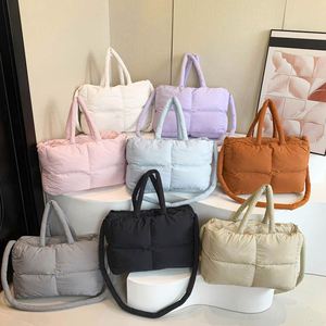 Sac bandoulière matelassé léger et résistant à l'eau, grande capacité, sacs fourre-tout gonflés pour l'été, l'automne et le printemps - Product Image 2