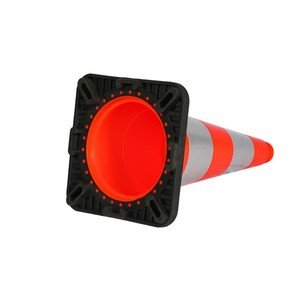 Cône de signalisation de style européen 285x285x500mm, barrière de sécurité routière réfléchissante avec poignée de maintien - Product Image 1