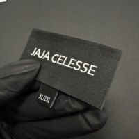 Étiquettes de vêtement tissées à logo 3D haute densité personnalisées Rouleau de caoutchouc en fer satiné pour l'entretien du cou