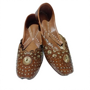 BS INTERNATIONAL - Zapatos de Mujer Hechos a Mano en Cuero Genuino, Diseño Tradicional Indio, Decoración Floral, Patrón a Cuadros, Cierre de Cremallera - Product Image 3