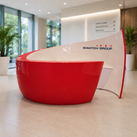 Bureau d'accueil en surface solide rouge personnalisé, durable et réparable pour hall d'entreprise