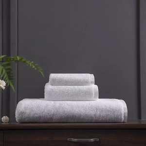 Serviette de bain 100% coton pour hôtel, vente en gros, épaisse et grande taille, très absorbante, personnalisable, Jiangsu - Product Image 1