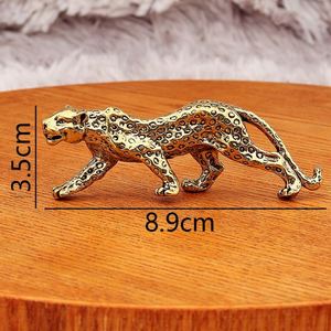 Figurine de léopard unique en laiton électroplaqué, artisanat métallique, décoration d'intérieur pour anniversaire, statue d'animal personnalisée, impression UV, objet de collection - Product Image 1