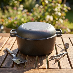 Casserole en <span class=keywords><strong>fonte</strong></span> antiadhésive 2-en-1 de 26 cm avec double poignée, compatible four, gaz et induction - Product Image 1