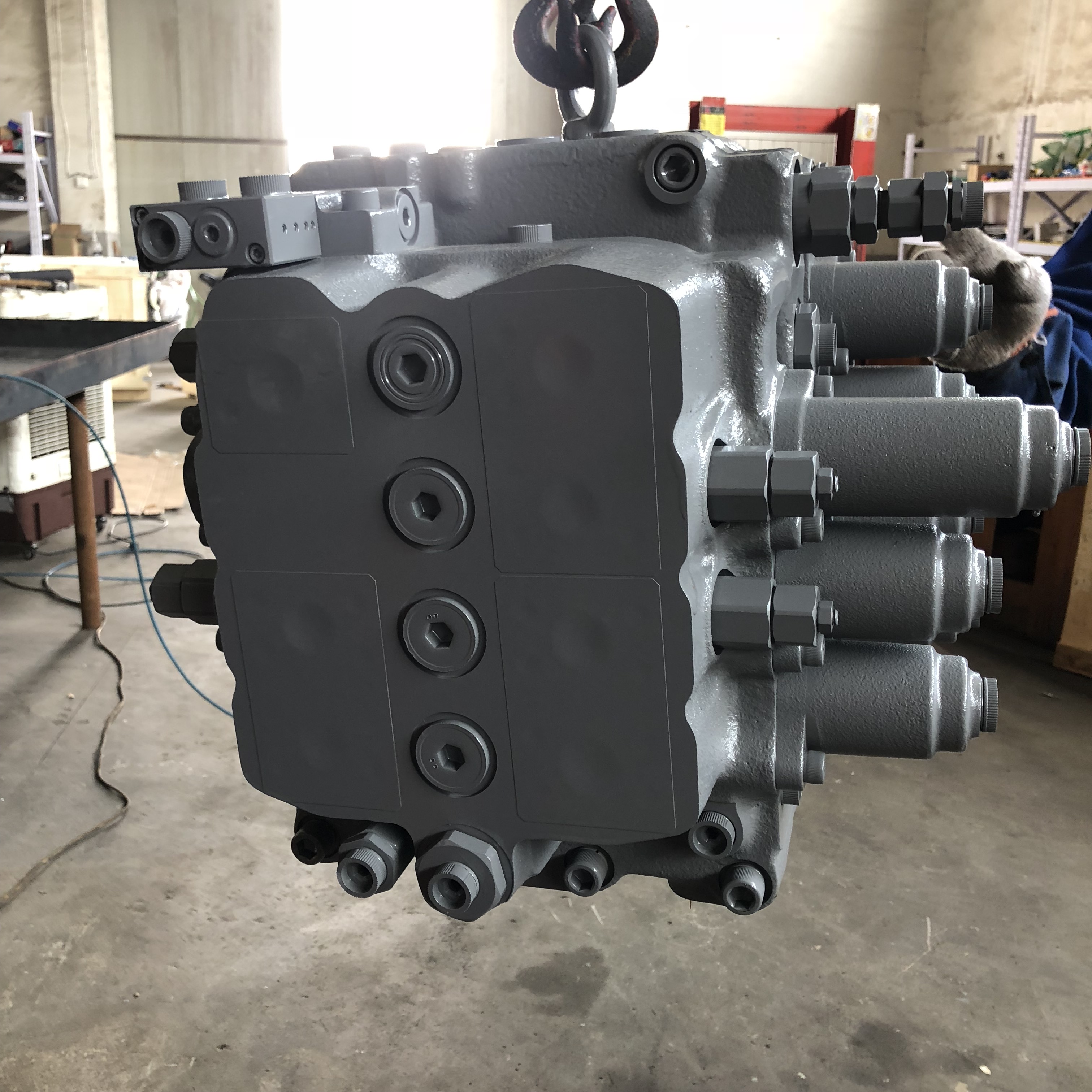 カバル High-quality Hydraulic Main Control Valve for Volvo EC290B