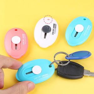 Deli 2050 1 pièce Mini couteau utilitaire portable Express Découpeur de colis petit outil de coupe Porte-clés Pendentif Fournitures de bureau Kawaii - Product Image 4