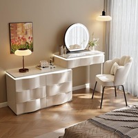 Coiffeuse LED Courbée Moderne avec Miroir Lumineux, Commodes Ondulées et Chaise Boucle – Ensemble Complet pour Chambre à Coucher