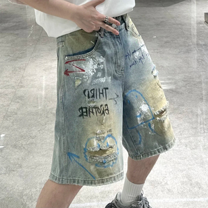 Fabricants de vêtements streetwear tendance, <span class=keywords><strong>jeans</strong></span> courts vintage déchirés à motif graffiti d'été pour hommes, coupe droite et ample, personnalisés - Product Image 1