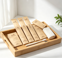 Emballage en papier kraft entièrement biodégradable sans plastique. Articles individuels pour salle de bain d'hôtel avec logo écologique personnalisé.