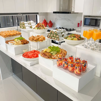 1. 	 Support de présentation en cube en acrylique durable personnalisé pour buffet et fête