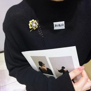 Broche de fleur de camélia élégante et haut de gamme, simple et tendance, perles d'eau de mer naturelles, accessoire féminin célèbre sur internet - Product Image 4