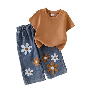 Ensemble mode été 2026 pour filles : Haut court kaki à manches courtes et pantalon en jean imprimé – Nouvelle collection tendance - Product Image 1
