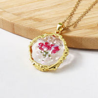 Collier en résine plaquée avec fleurs séchées naturelles du mois de naissance, pendentif irrégulier en résine avec fleurs pressées, breloques bijoux