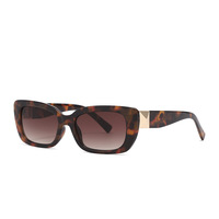 982 transfrontalier moderne rétro étroit Style gelée couleur lunettes de soleil pour femmes UV400 oeil de chat modèle passerelle lunettes de soleil verre PC lentille