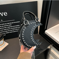 Sac à main en forme de lune, design personnalisé, en cuir PU, style punk, streetwear, avec chaîne et rivets pour femme