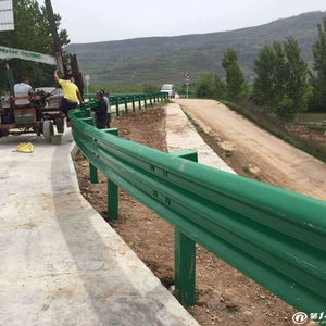 الطريق السريع ث شعاع الدرابزين المضادة للتصادم الشركة المصنعة الموردة في سعر المصنع لاستخدام الطريق - Product Image 1