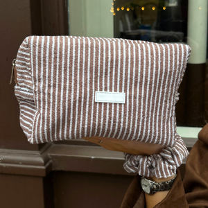 Bolsa de Maquillaje de Toalla con Rayas Color <span class=keywords><strong>Castaño</strong></span>, Estilo INS, de Alta Calidad, con Logotipo Personalizado - Product Image 2