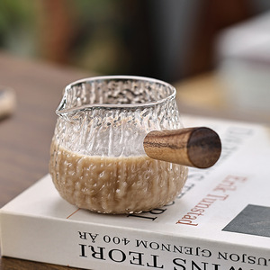 كوب قهوة من زجاج البورسليكات العالي مع مقبض خشبي جانبي، إبريق حليب صغير شفاف بفتحتين، تصميم عصري للمنزل والحفلات - Product Image 2